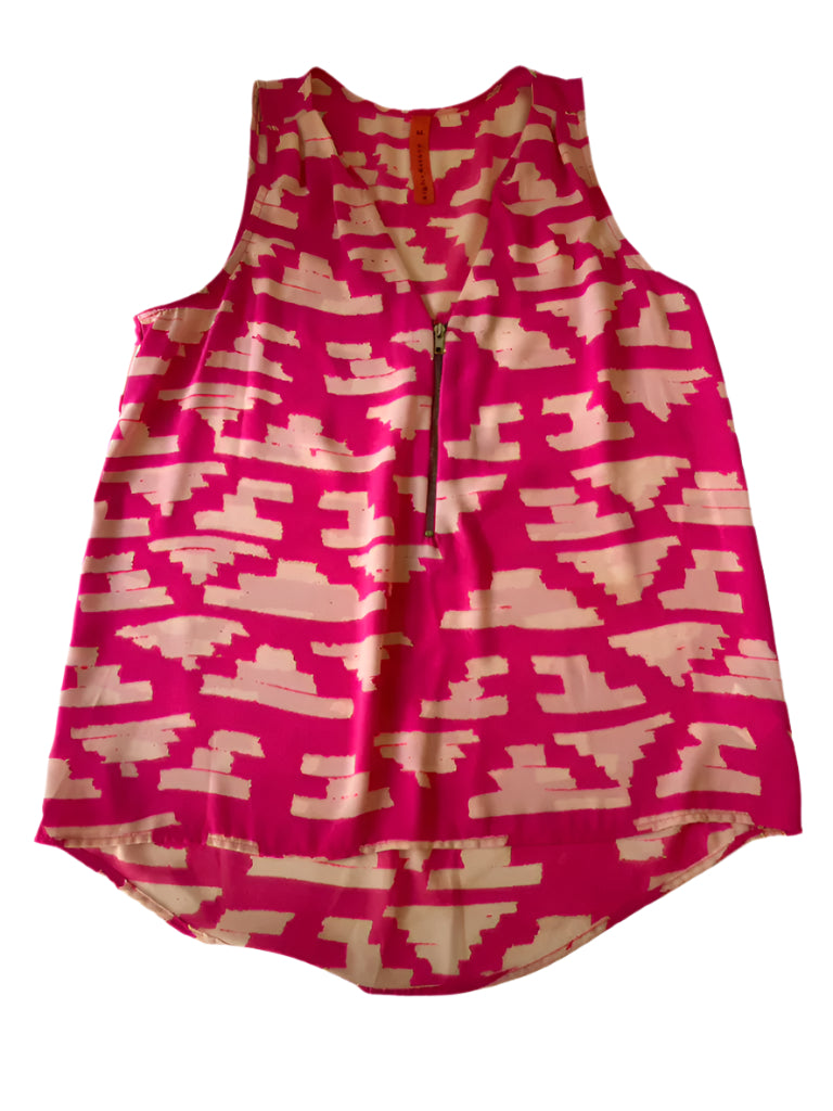 CROWN & IVY Rayon Fushia Black and White Hectagon design top Size - S