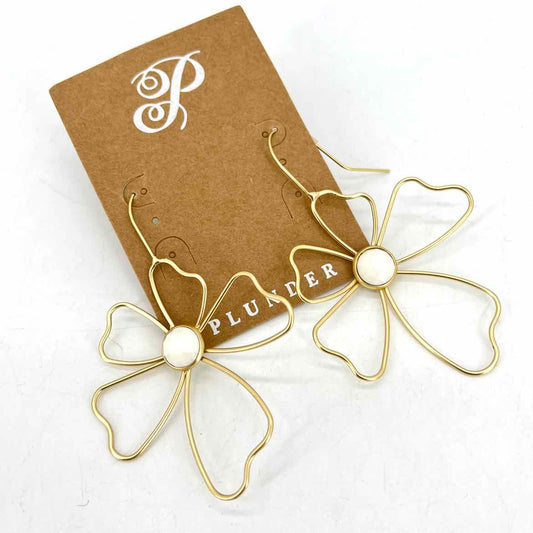 Costume Jewelry - Gold flower design  earrings