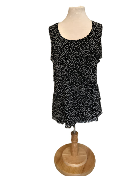 ROZ & ALI Black and white layered  top with diamond design  Size - XL