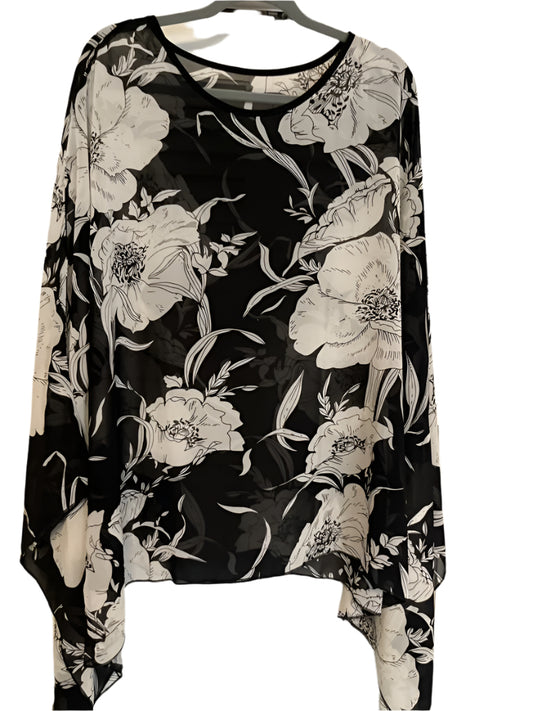 Black and white floral poncho Size - 2X