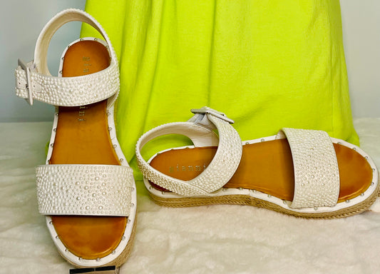 Gianni Bini white sandels Size - 8